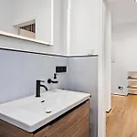 Edler Wohnraum Luxurioeses Stadtstudio Mit Balkon, Kaffeevollautomat & Klima 아파트 *